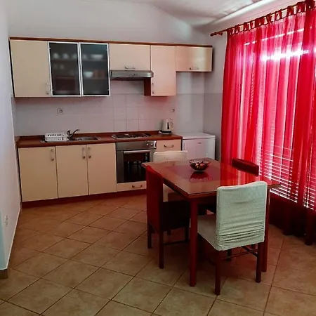 Cepo Lejlighed Makarska
